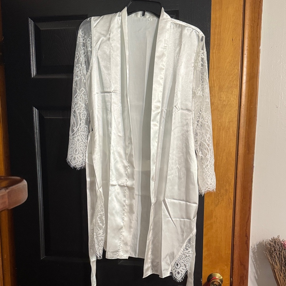 SHEIN White Lace Trim Robe